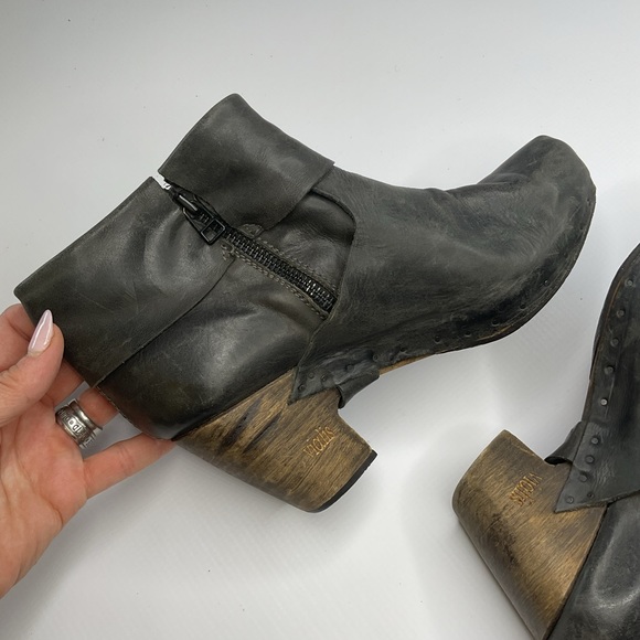 957-VIALIS Rambla Leather Fold Over Clog Bootie - Picture 3 of 10